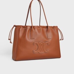 CABAS DRAWSTRING CUIR TRIOMPHE IN SMOOTH CALFSKIN
TAN